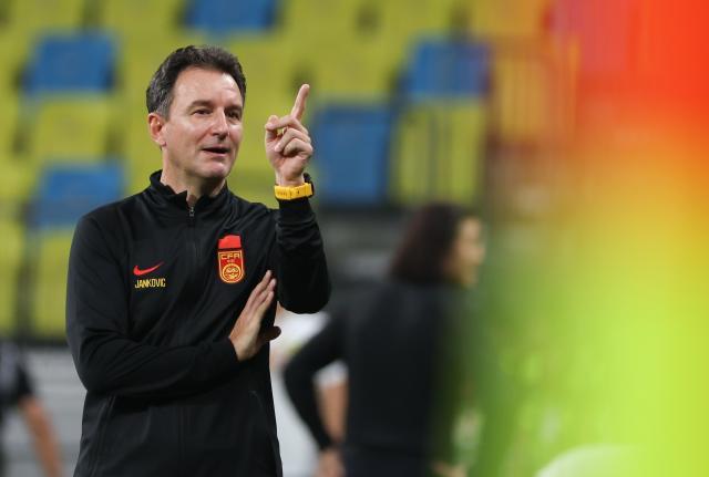 华体会体育最新登录地址-马德兴：扬科维奇尝试遭遇失败 国足需要大换血